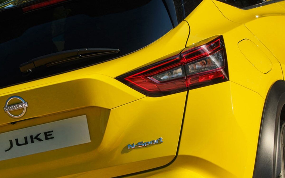 Задні ліхтарі у формі бумерангів